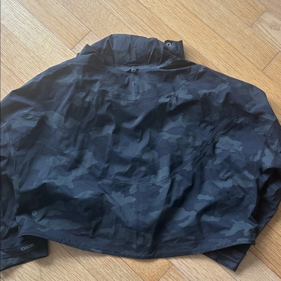 Lululemon Olive Green Camouflage Hooded Jacket - Picture 6 of 6